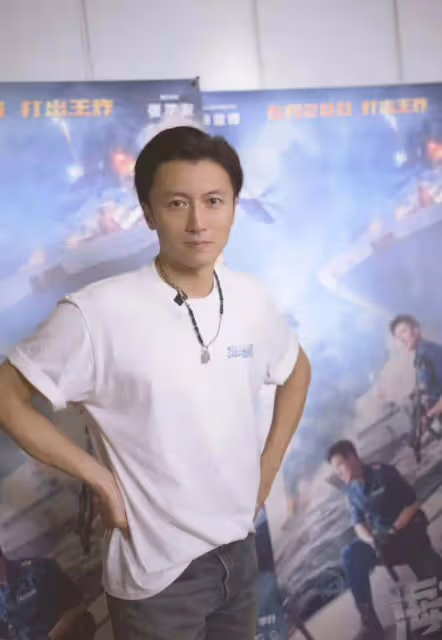 這一次,43歲素顏的謝霆鋒,給娛樂圈濃妝艷抹的男星好好上了一課