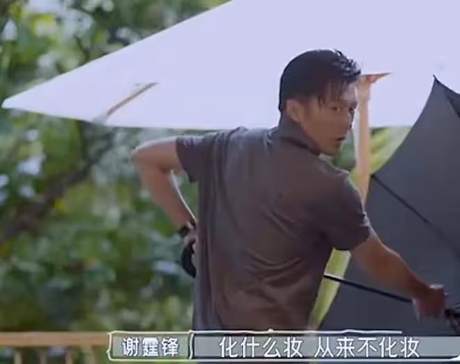 這一次,43歲素顏的謝霆鋒,給娛樂圈濃妝艷抹的男星上了一課