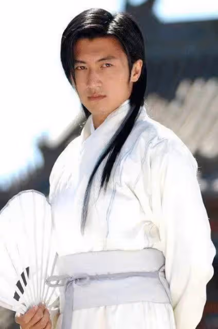 這一次,43歲素顏的謝霆鋒,給娛樂圈濃妝艷抹的男星上了一課