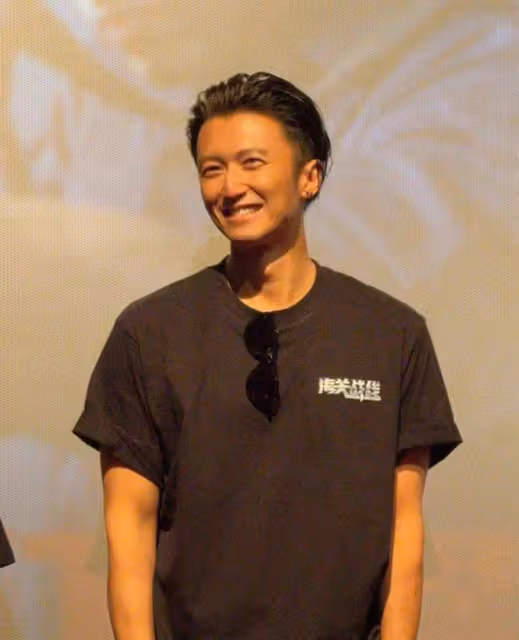 這一次,43歲素顏的謝霆鋒,給娛樂圈濃妝艷抹的男星上了一課