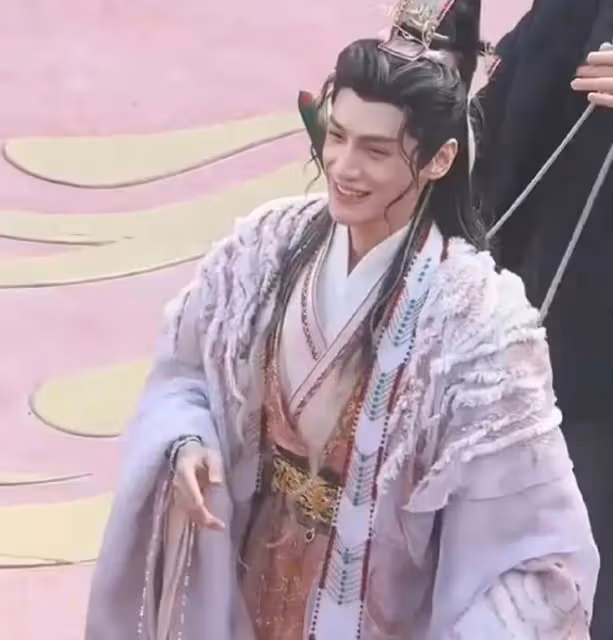 這一次,43歲素顏的謝霆鋒,給娛樂圈濃妝艷抹的男星上了一課