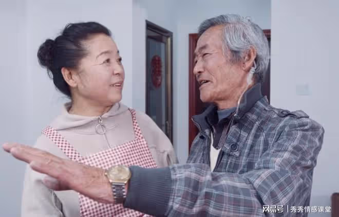 倆孩子考上大學，她給孫子1萬給外孫3千，女兒：都給你孫子吧！