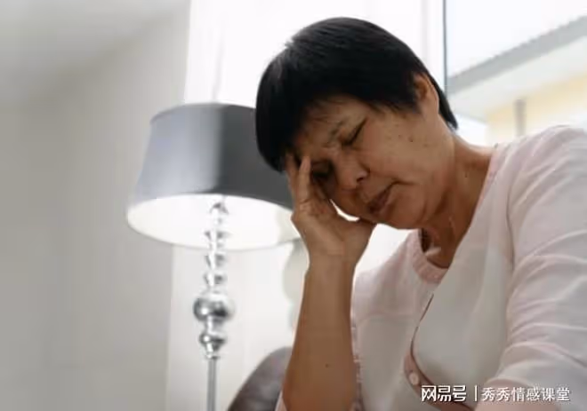 倆孩子考上大學,她給孫子1萬給外孫3千,女兒:都給你孫子吧!