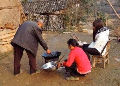 回顧湖南女子與丈夫同寢,每次醒後襯褲總有破洞,真相究竟是什麼