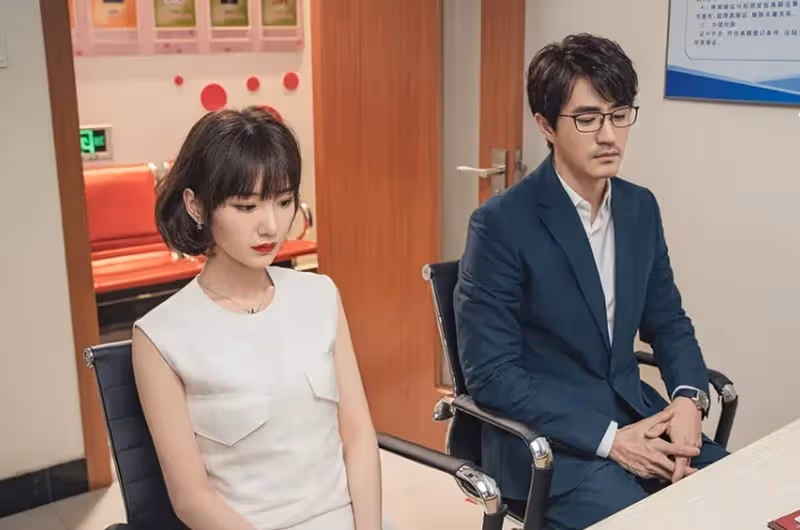 無意路過前夫家，公婆驚訝認出熱情邀約，聊起離婚這5年近況，此時前夫突回家，身邊牽著未婚妻，預計年底結婚，我回家後收到他的簡訊…