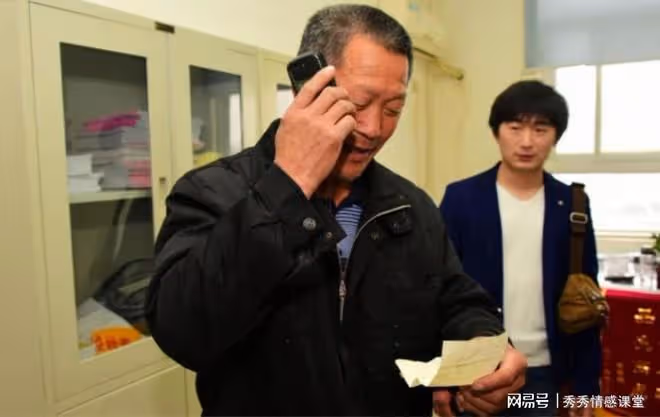 農村小伙月入三千,卻借五十萬買車,父親大哭:沒房沒媳婦你圖啥