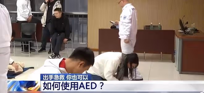 張志傑隊醫因未經裁判允許沒有進場,張媽媽聽到噩耗後病倒住院