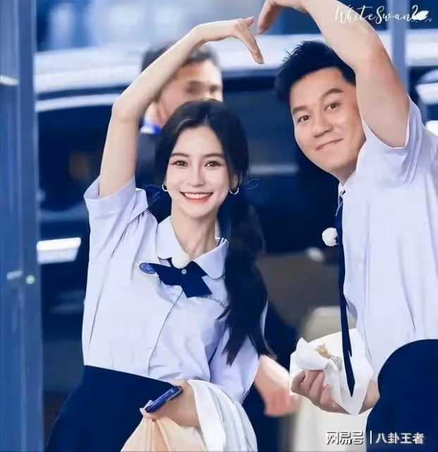范冰冰已哭暈!李晨baby十年友情升華變愛情,高調官宣戀情引熱議
