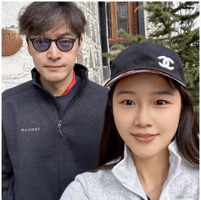 胡歌與妻子親密照登上熱搜!終於知道胡歌為啥選她了,這顏值愛了