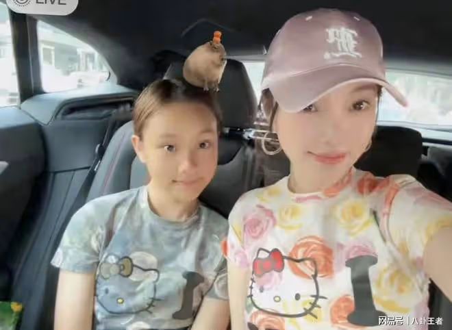 PGone竟然缺席!李小璐參加11歲甜馨小學畢業禮,母女同框似姐妹
