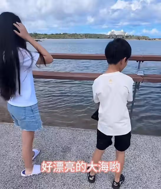 張蘭在沖繩和倆孩子共享早餐!小玥兒一頭烏黑長發出鏡,好美!