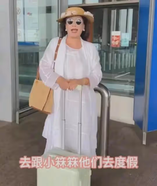 張蘭飛沖繩見孩子,剛見面就開始想念!小琳琳一會兒都離不開奶奶
