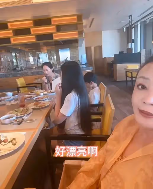 張蘭飛沖繩見孩子,剛見面就開始想念!小琳琳一會兒都離不開奶奶