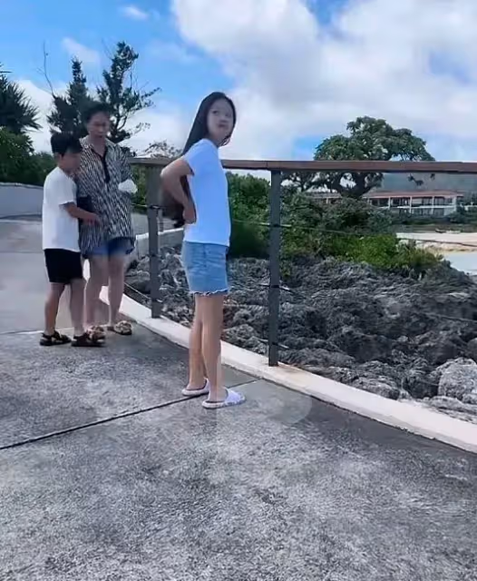 張蘭飛沖繩見孩子,剛見面就開始想念!小琳琳一會兒都離不開奶奶