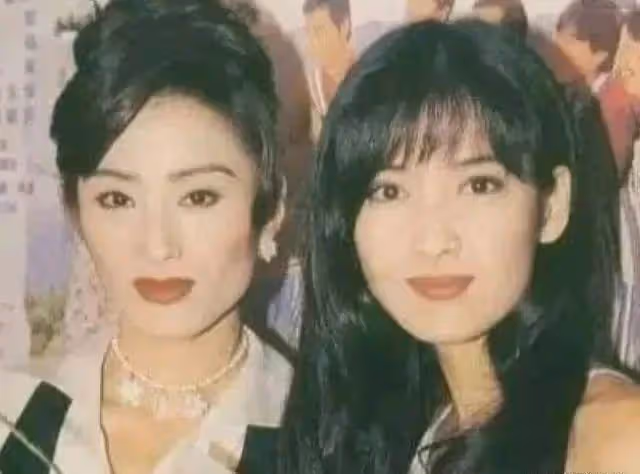 張敏曬與周慧敏合照,發小長文嘆30年友誼,兩人摟抱合影好開心
