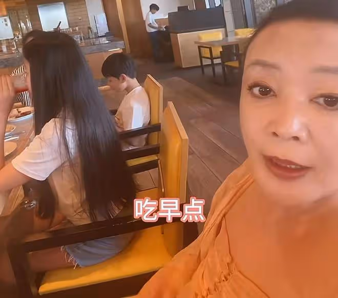 汪小菲倆兒女近照曝光,小玥兒長成翻版大S,希箖瘦高帥氣像爸爸