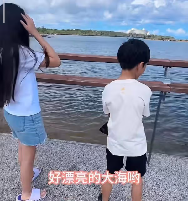汪小菲倆兒女近照曝光,小玥兒長成翻版大S,希箖瘦高帥氣像爸爸