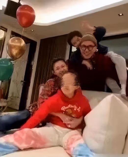 汪小菲倆兒女近照曝光,小玥兒長成翻版大S,希箖瘦高帥氣像爸爸