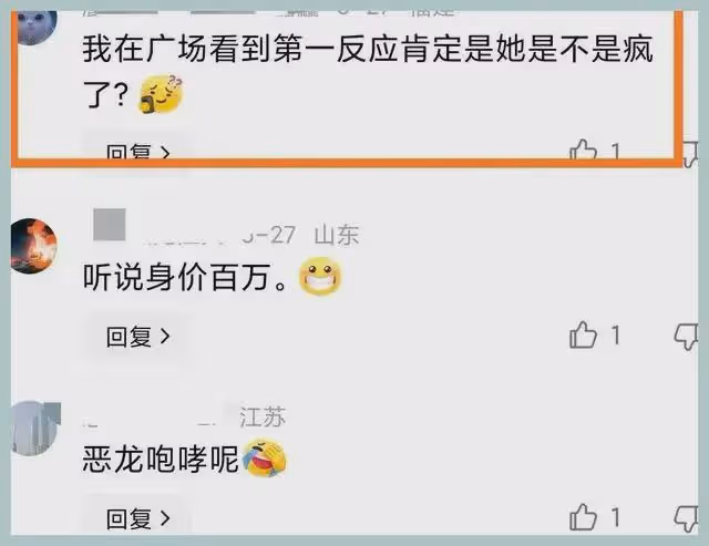 網紅阿梓雨中瘋狂直播，到底是努力的正能量，還是時代的墮落？