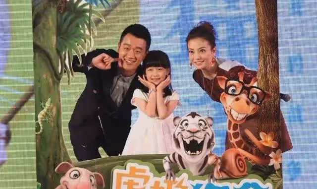 趙薇「女兒」顏值驚艷全網,整容禁令引熱議,16歲蛻變引矚目
