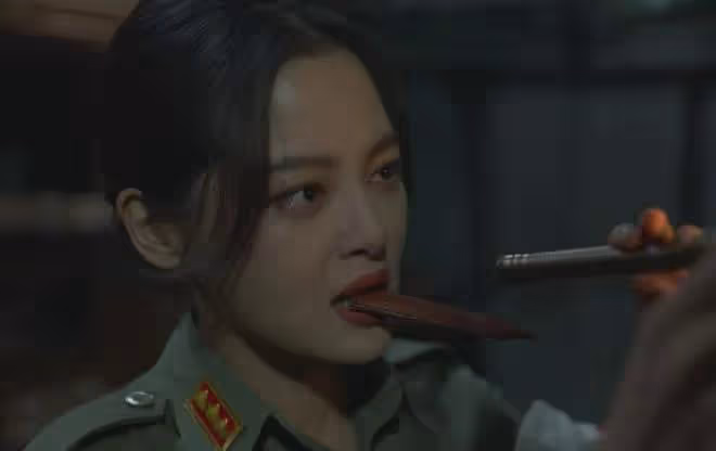 飆升榜第一!豆瓣好評不斷,諜戰劇《孤戰迷城》讓我想站起來鼓掌