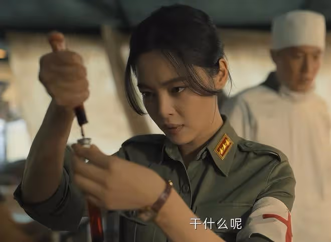 飆升榜第一!豆瓣好評不斷,諜戰劇《孤戰迷城》讓我想站起來鼓掌