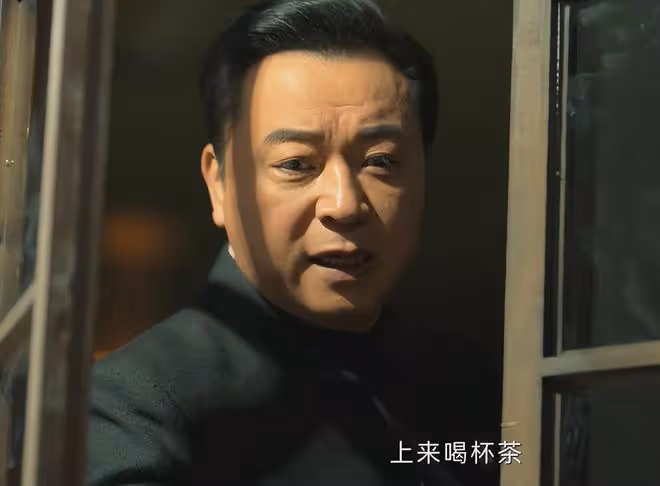 飆升榜第一!豆瓣好評不斷,諜戰劇《孤戰迷城》讓我想站起來鼓掌