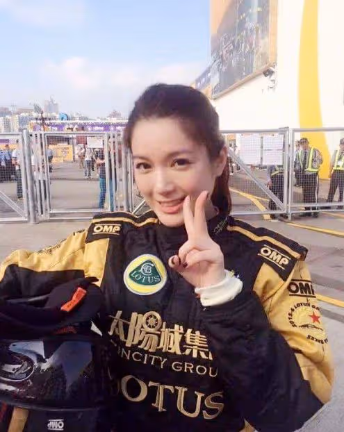 前TVB傳婚變女星大曬靚照,被老公罕見點贊!體重曾達170磅被嘲笑