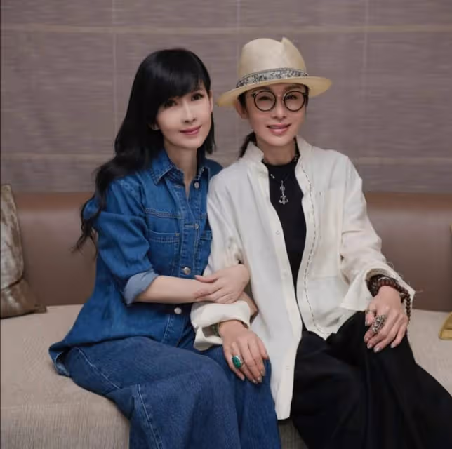 周慧敏曝光女神張敏近照!56歲風采依舊!感嘆:30多年沒見