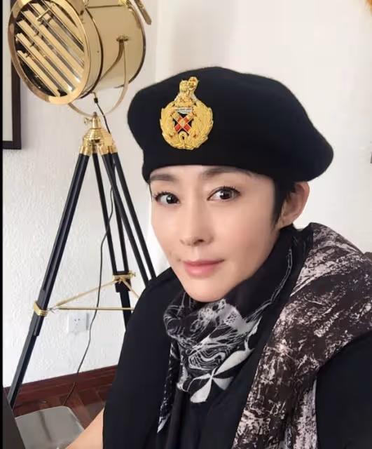 周慧敏曝光女神張敏近照!56歲風采依舊!感嘆:30多年沒見