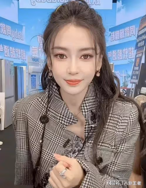 baby為了流量臉都不要了!香港回歸27周年,baby為蹭熱度忙送祝福