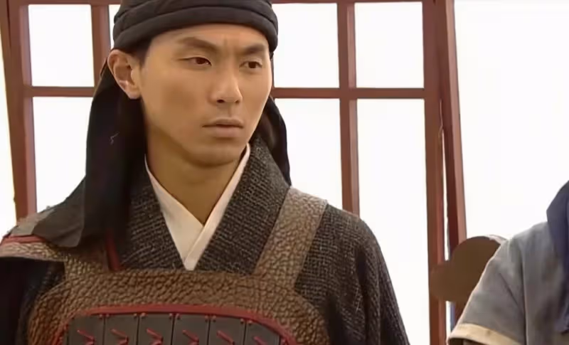 TVB男星黃子恆人氣高漲,因醜聞淪為男N號,多次在劇中「領盒飯」