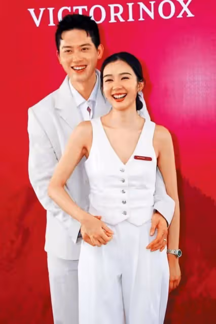 婚後首次夫妻檔接商演!TVB學霸港姐公開埋怨機師老公:造人時間不配合