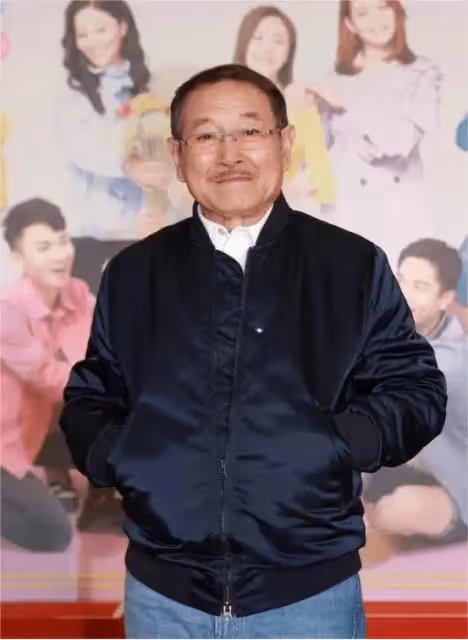 TVB80歲老戲骨拒絕退休,曾因前頂流兒媳屢屢被媒體追問,兒子有新女友但不影響父愛