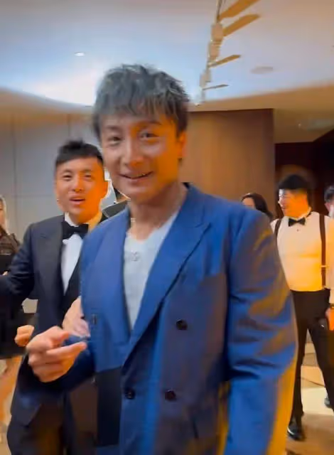 香港知名男星自認曾是「花花公子」,為女友修身養性,公開場合遠離女粉絲