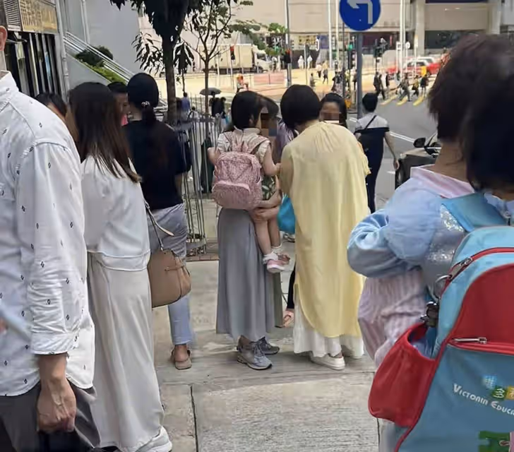 47歲香港女星陳彥行被曝秘密生女,自稱單身多年,孩子父親成謎