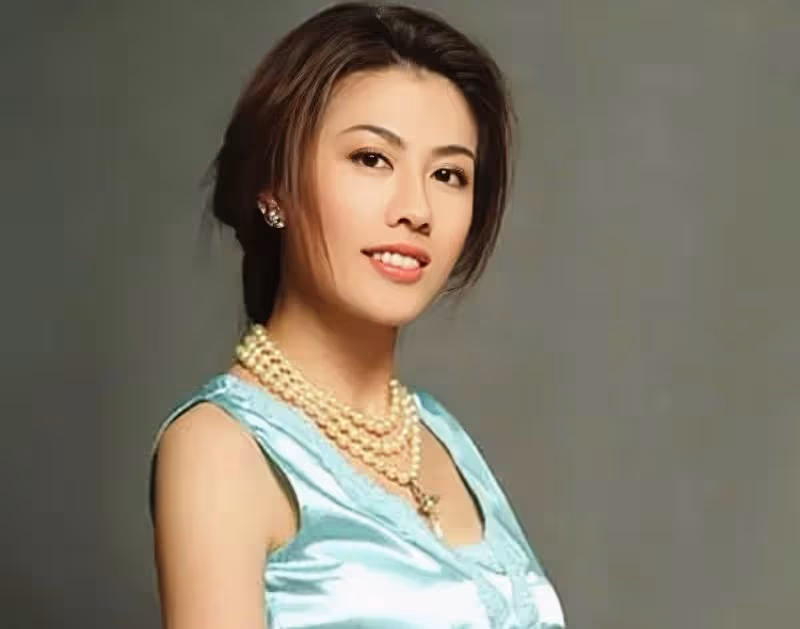 47歲香港女星陳彥行被曝秘密生女,自稱單身多年,孩子父親成謎