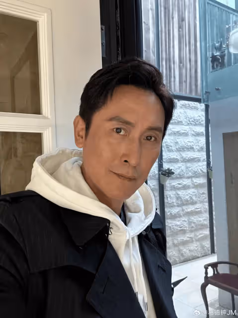 TVB視帝馬德鐘太自律!生日吃減脂餐,56歲皮膚緊緻近乎零毛孔