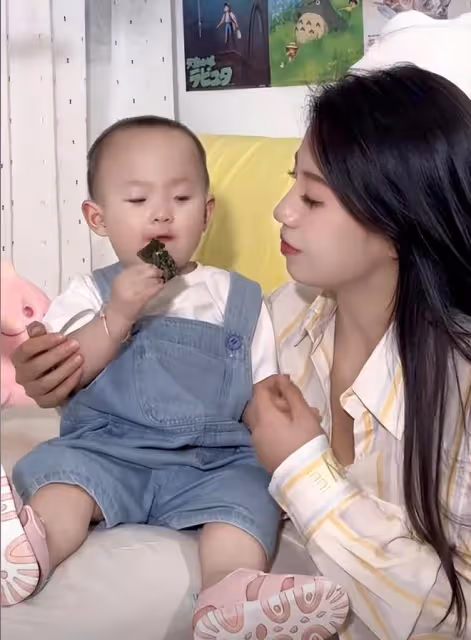 黃一鳴給孩子做新計劃,不再依靠王思聰,讓寶貝過獨立生活