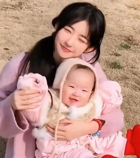 黃一鳴給孩子做新計劃,不再依靠王思聰,讓寶貝過獨立生活