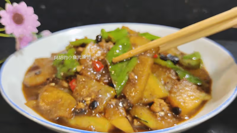 適合夏天吃的家常菜,一炒一燜才夠味!便宜又好做、特下飯,一個菜掃光一鍋飯