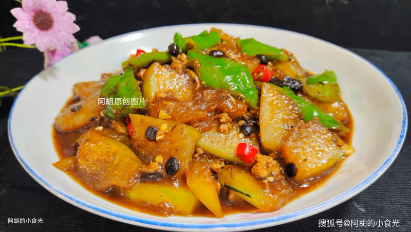 適合夏天吃的家常菜,一炒一燜才夠味!便宜又好做、特下飯,一個菜掃光一鍋飯