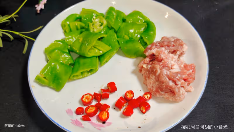 適合夏天吃的家常菜,一炒一燜才夠味!便宜又好做、特下飯,一個菜掃光一鍋飯