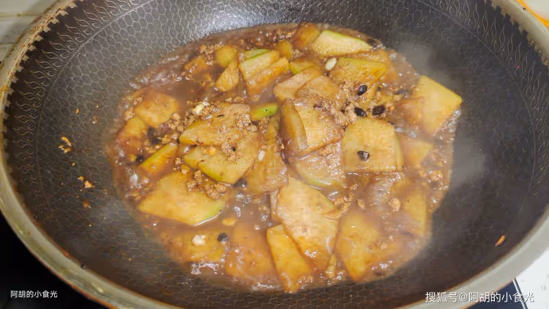 適合夏天吃的家常菜,一炒一燜才夠味!便宜又好做、特下飯,一個菜掃光一鍋飯