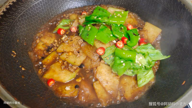 適合夏天吃的家常菜,一炒一燜才夠味!便宜又好做、特下飯,一個菜掃光一鍋飯