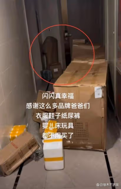 王思聰女兒成大網紅，黃一鳴讓她別贍養王思聰，現女友急發聲表態