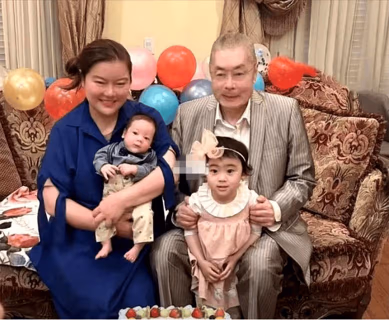 85歲劉詩昆人脈太強！攜家人出席首相夫人生日宴，1歲兒子不怕生