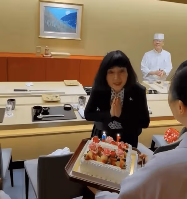 85歲劉詩昆人脈太強！攜家人出席首相夫人生日宴，1歲兒子不怕生