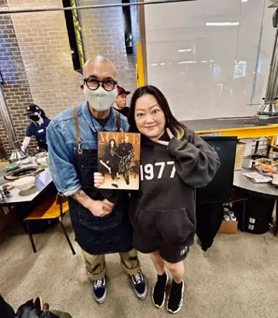 具俊曄烤肉店生意火爆,價格便宜還超會營銷,消費就送夫妻簽名照