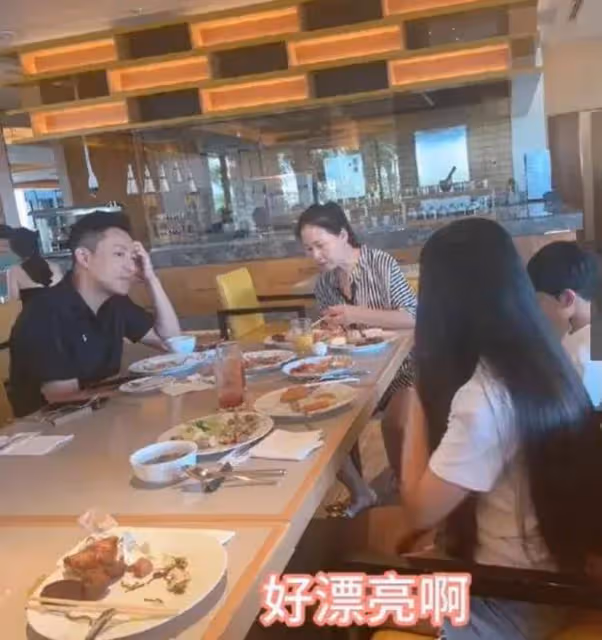 汪小菲一家在國外團聚,一家人玩耍超開心,小玥兒越來越像媽